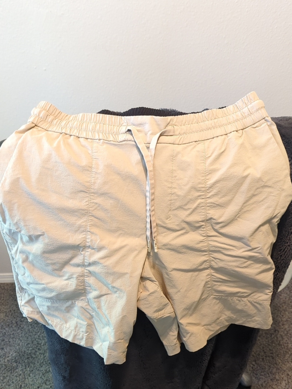 Lululemon Men's Beige Drawstring Athletic Shorts